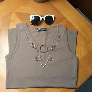 Roommates sleevless shirt